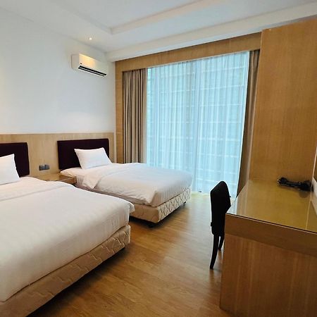 Imperial Grand Suite Apartment Kuching Exterior foto