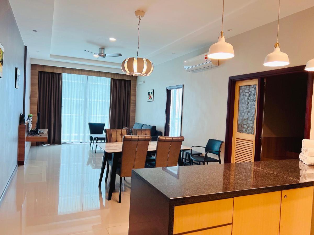 Imperial Grand Suite Apartment Kuching Exterior foto