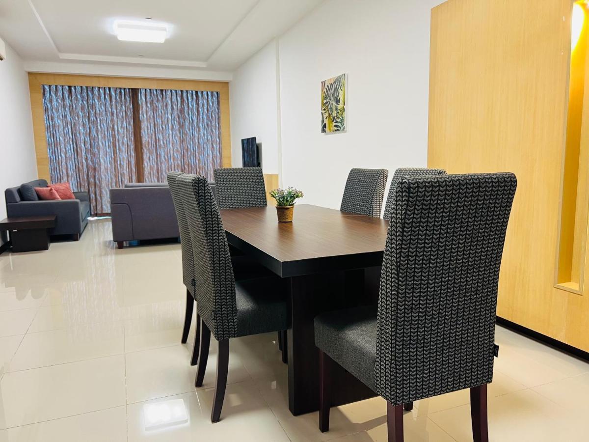 Imperial Grand Suite Apartment Kuching Exterior foto
