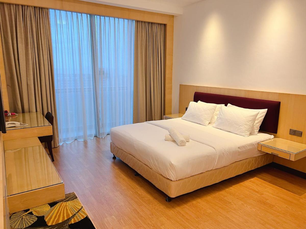 Imperial Grand Suite Apartment Kuching Exterior foto