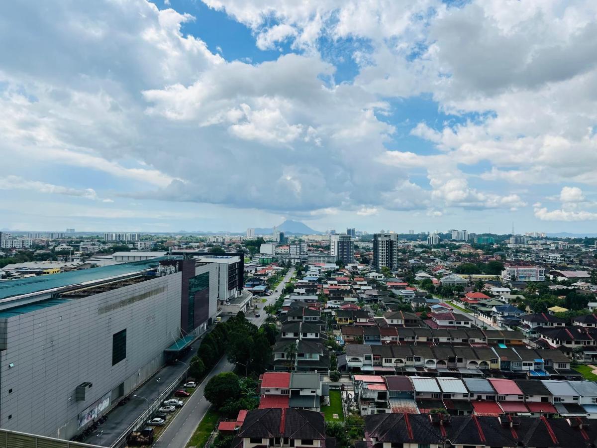 Imperial Grand Suite Apartment Kuching Exterior foto