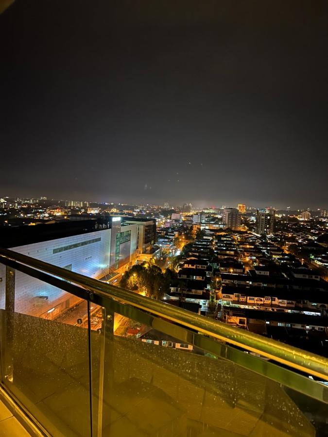 Imperial Grand Suite Apartment Kuching Exterior foto