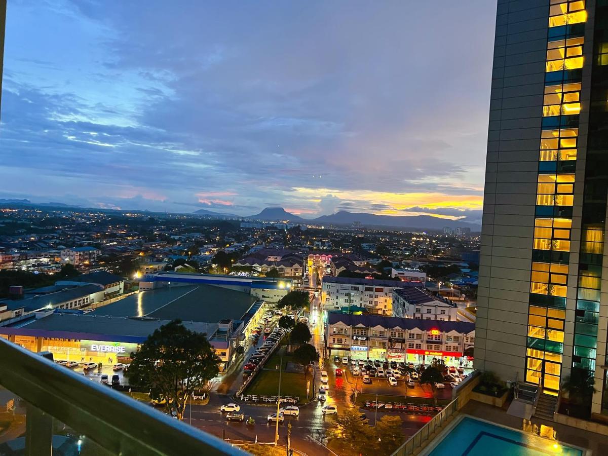Imperial Grand Suite Apartment Kuching Exterior foto