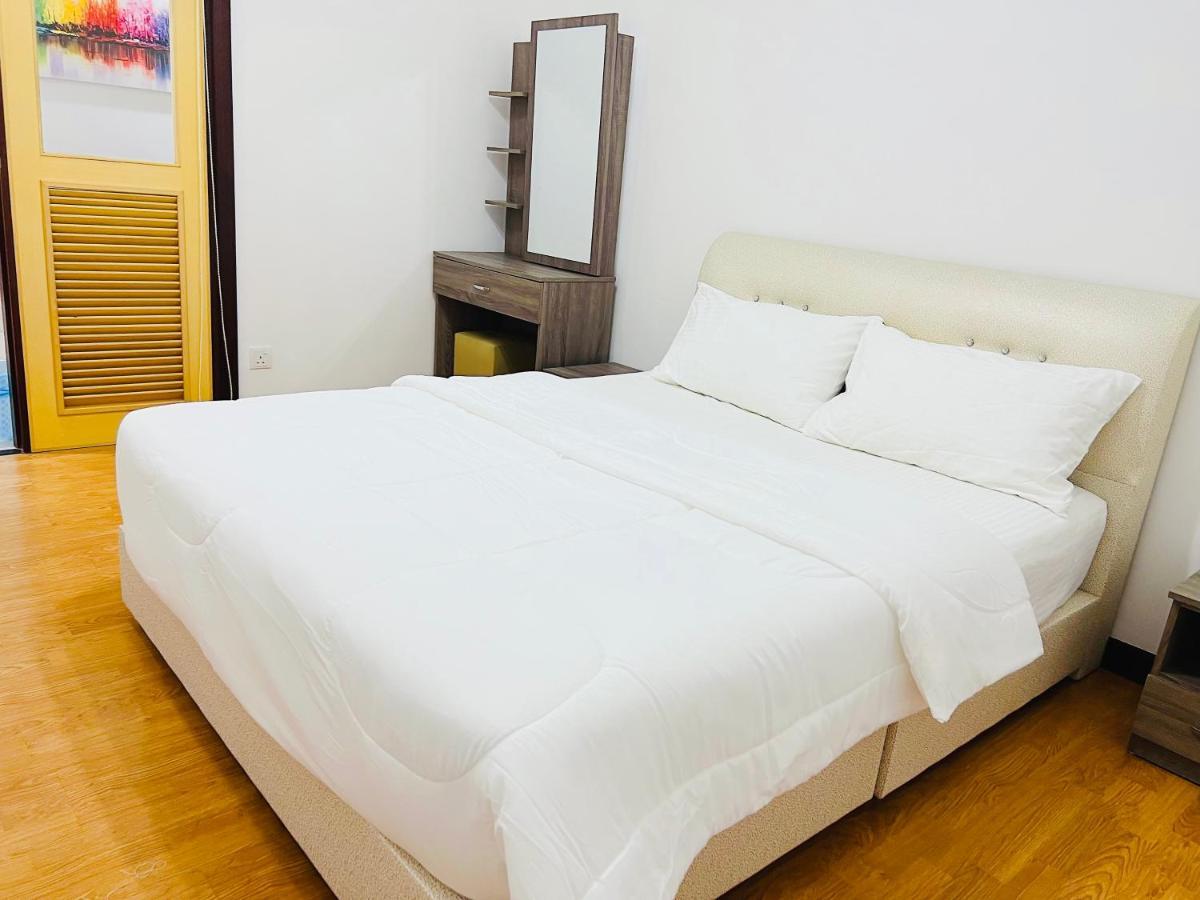 Imperial Grand Suite Apartment Kuching Exterior foto