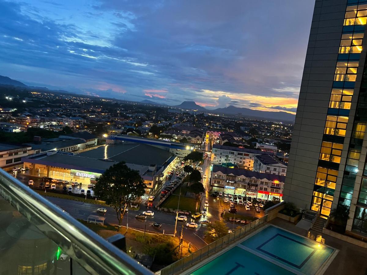 Imperial Grand Suite Apartment Kuching Exterior foto